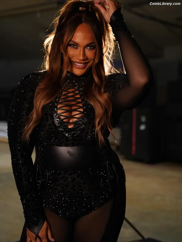 Nia Jax photo 4 of 522