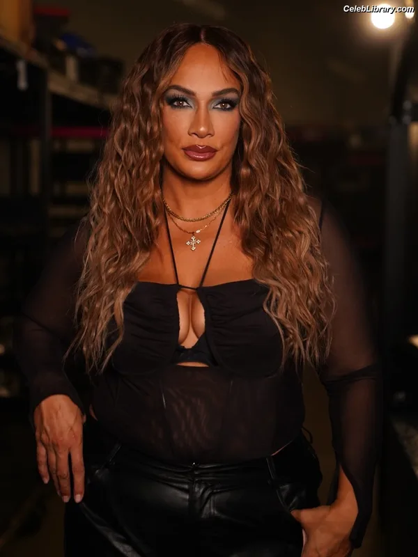 Nia Jax photo 6 of 522