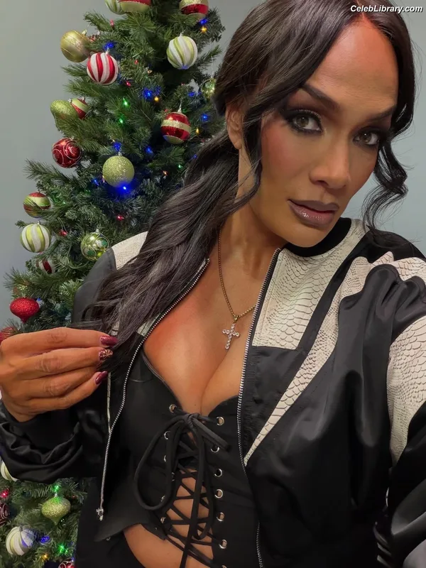 Nia Jax photo 15 of 522