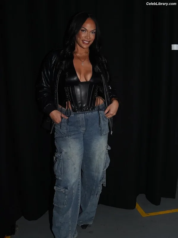 Nia Jax photo 2 of 522