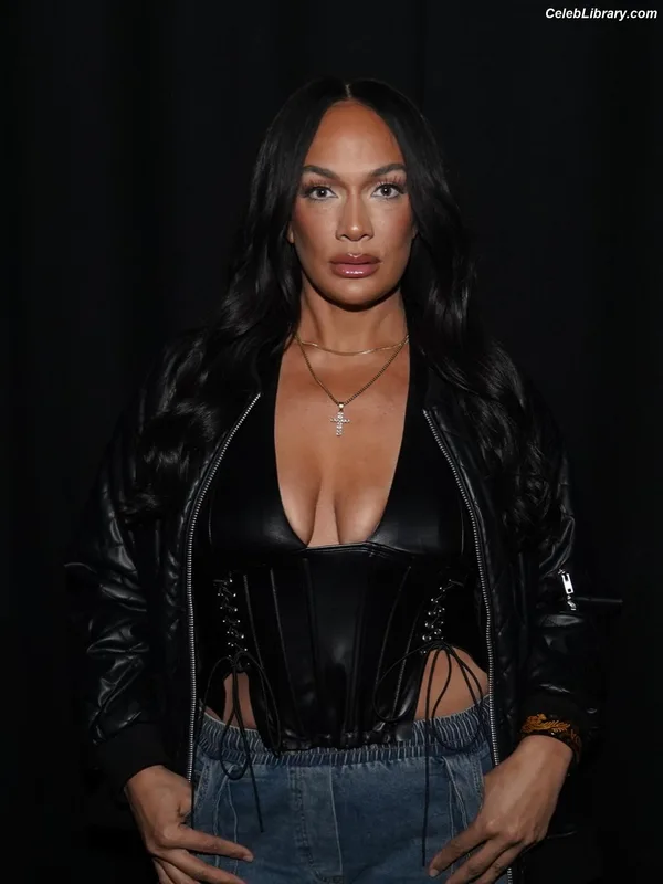 Nia Jax photo 3 of 522