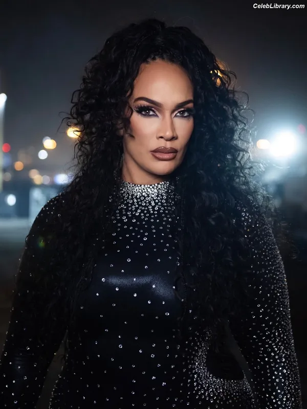 Nia Jax photo 4 of 522