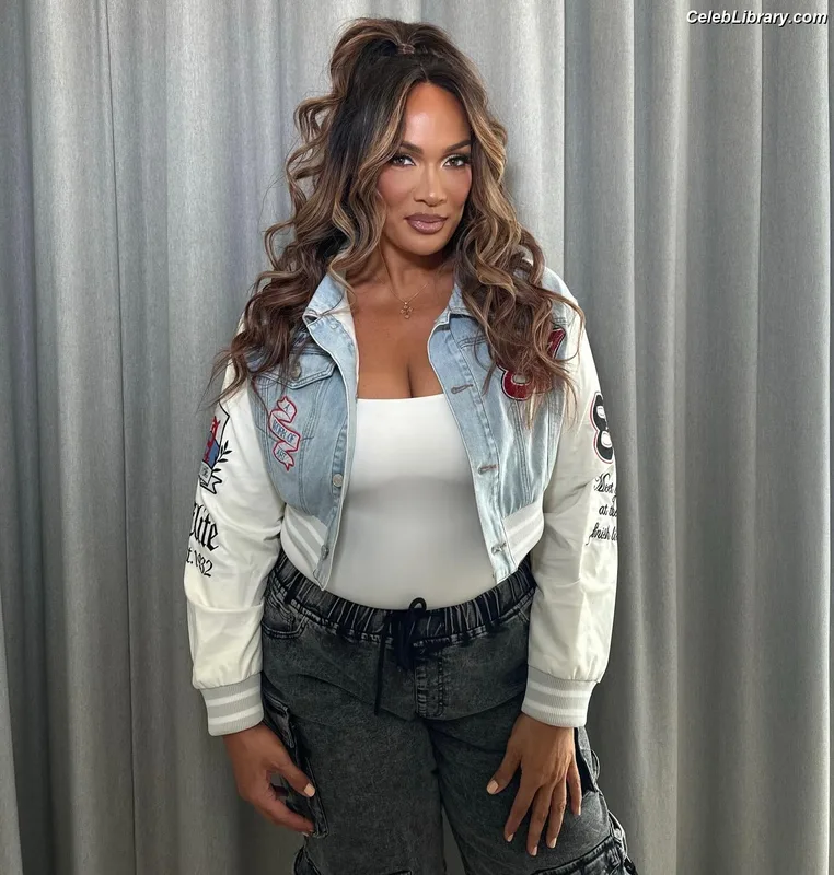 Nia Jax photo 9 of 522