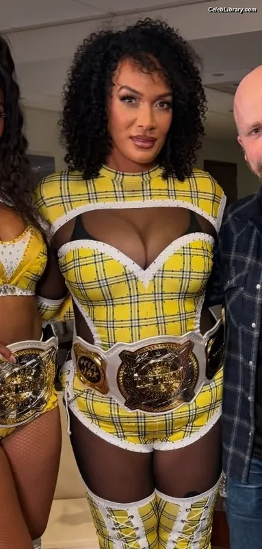 Nia Jax photo 15 of 522