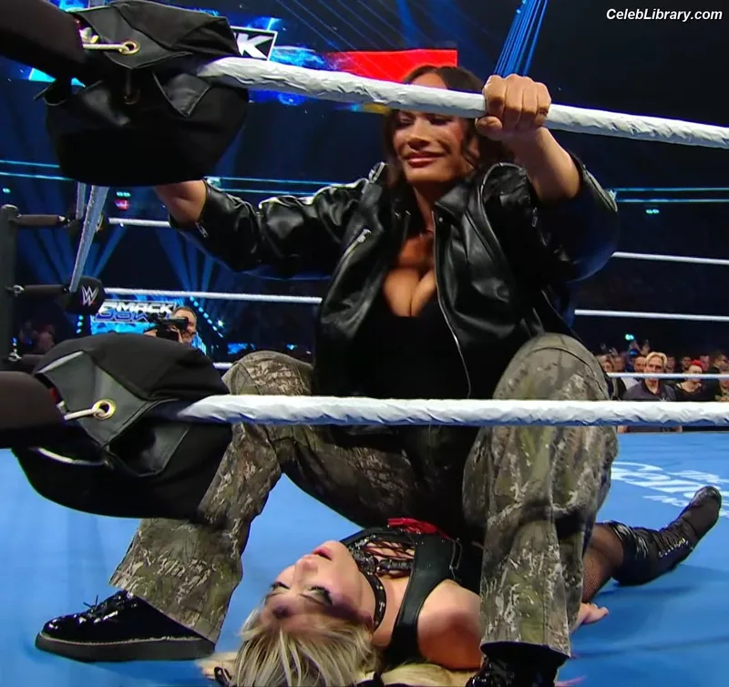 Nia Jax photo 5 of 522