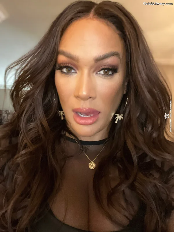 Nia Jax photo 6 of 522