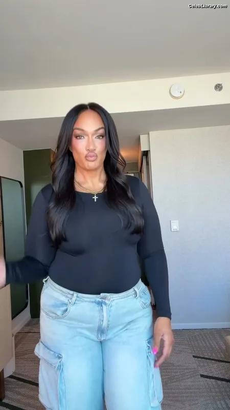 Nia Jax photo 12 of 522