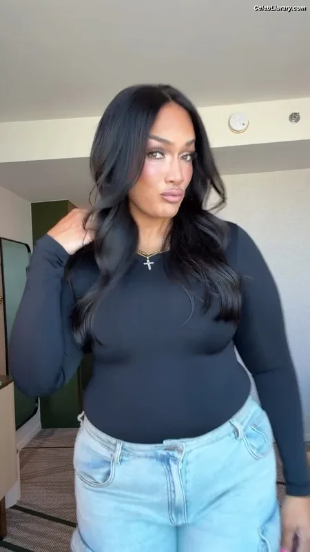 Nia Jax photo 6 of 522