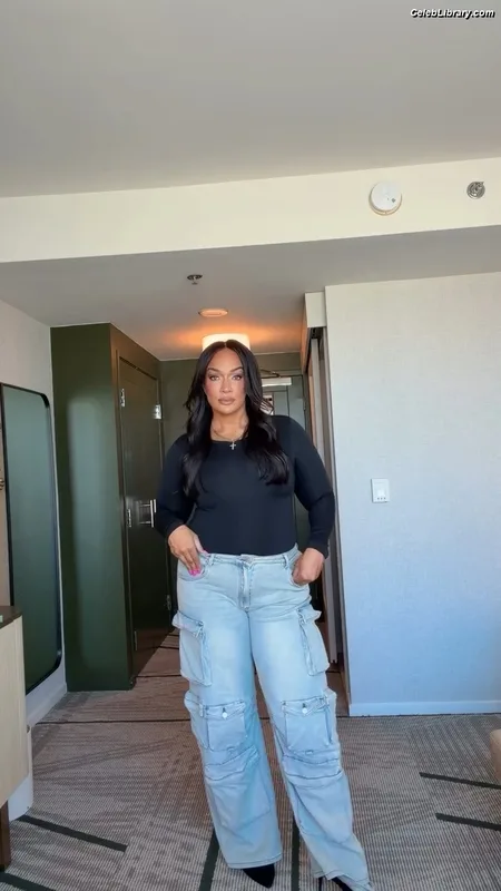 Nia Jax photo 4 of 522