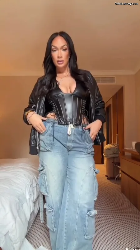 Nia Jax photo 5 of 522