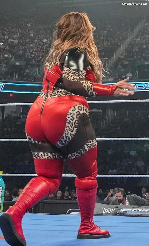 Nia Jax photo 2 of 522