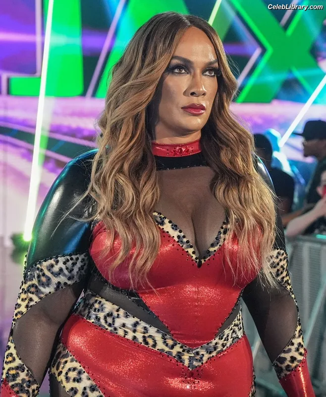 Nia Jax photo 9 of 522