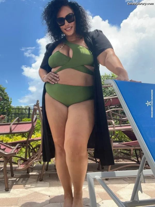 Nia Jax photo 15 of 522