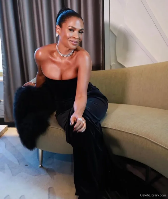 Nia Long photo 2 of 13