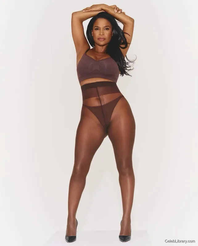 Nia Long photo 7 of 13