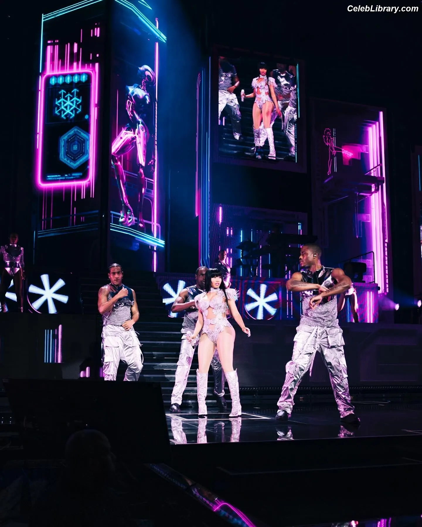 Nicki Minaj photo 16 of 1009