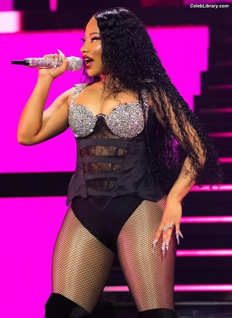 Nicki Minaj photo 13 of 1009