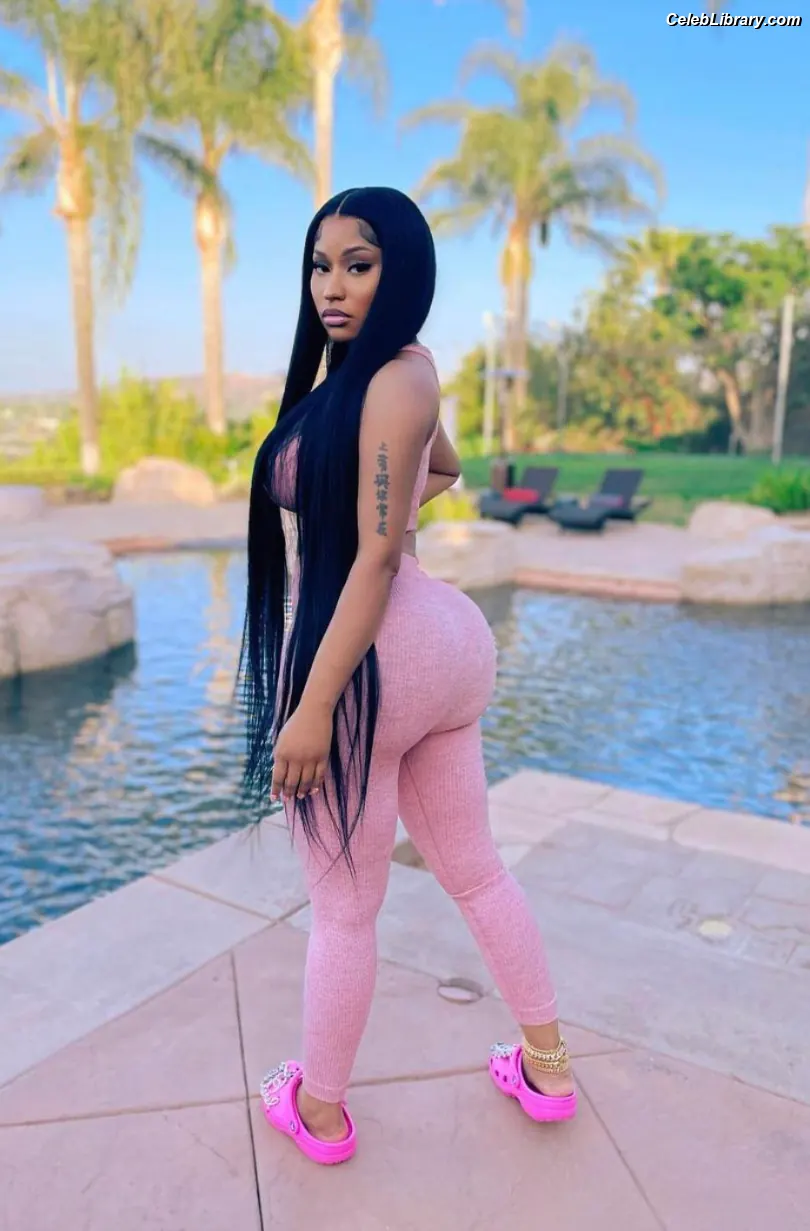 Nicki Minaj photo 3 of 1009