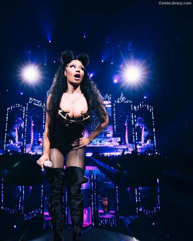 Nicki Minaj photo 7 of 983