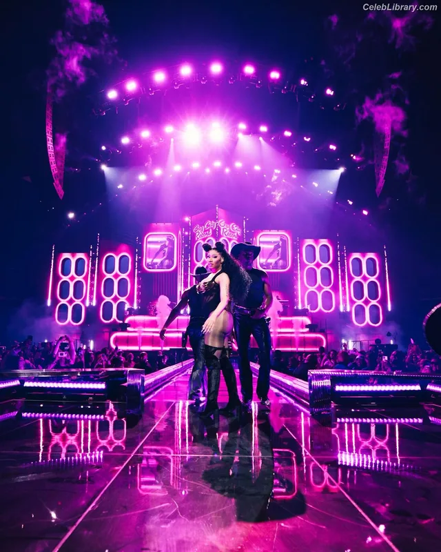 Nicki Minaj photo 10 of 983