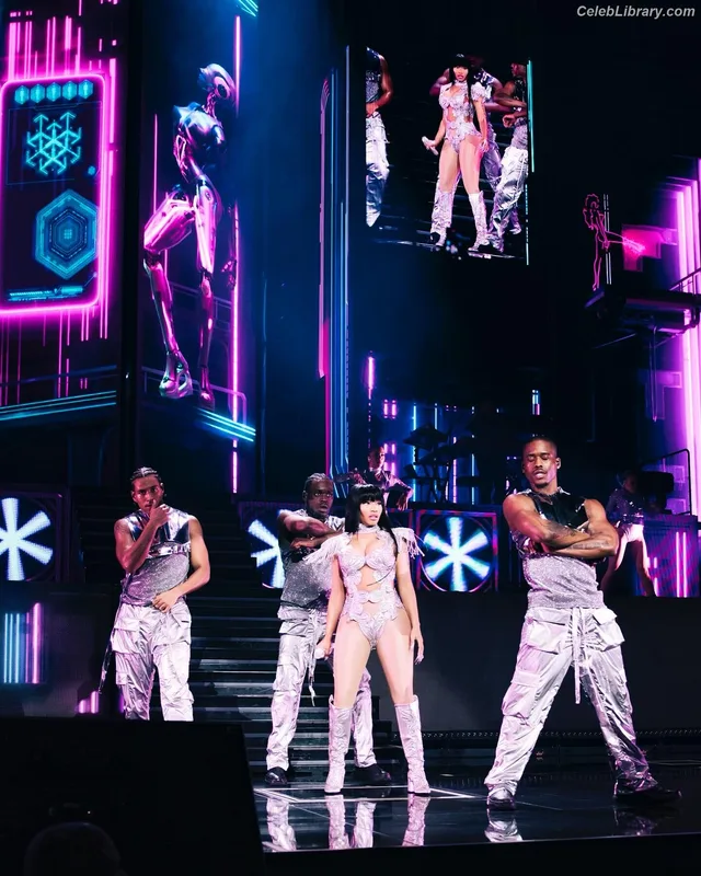 Nicki Minaj photo 23 of 983