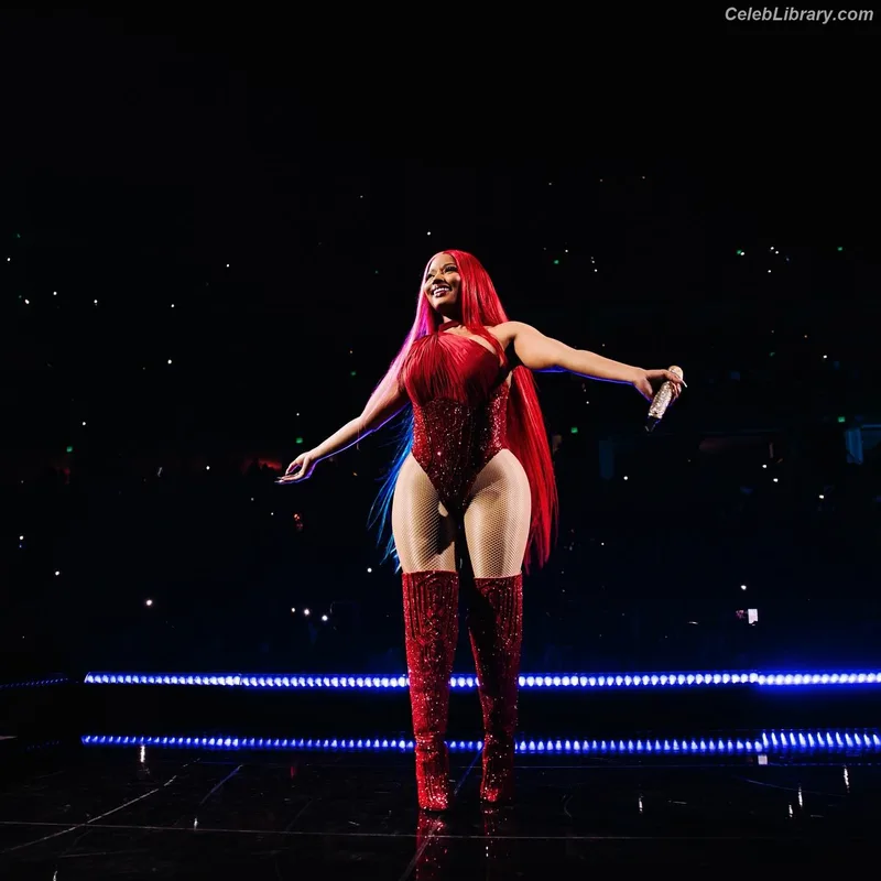 Nicki Minaj photo 4 of 983