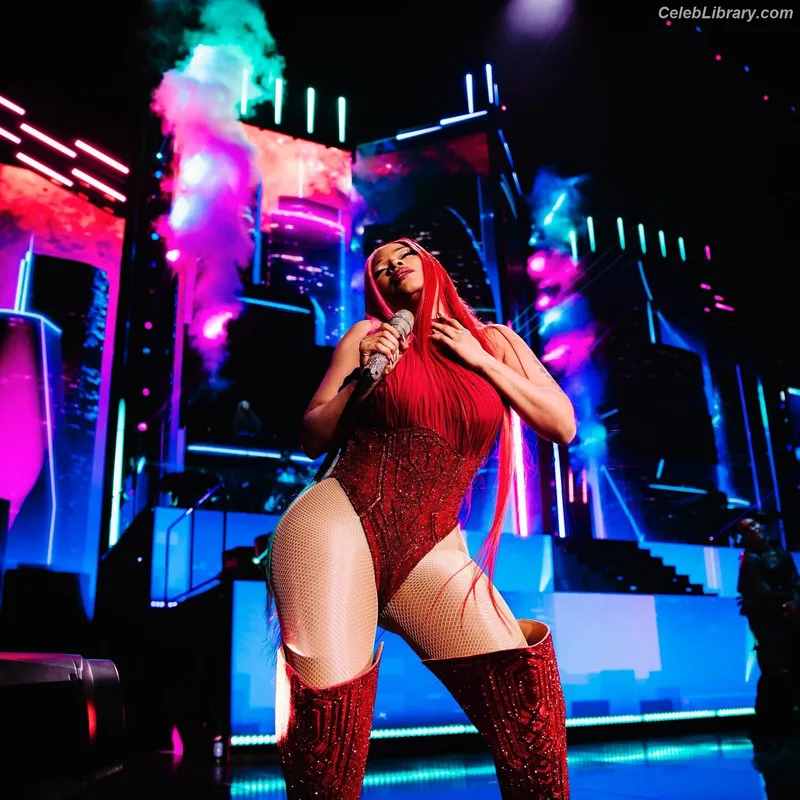 Nicki Minaj photo 7 of 983