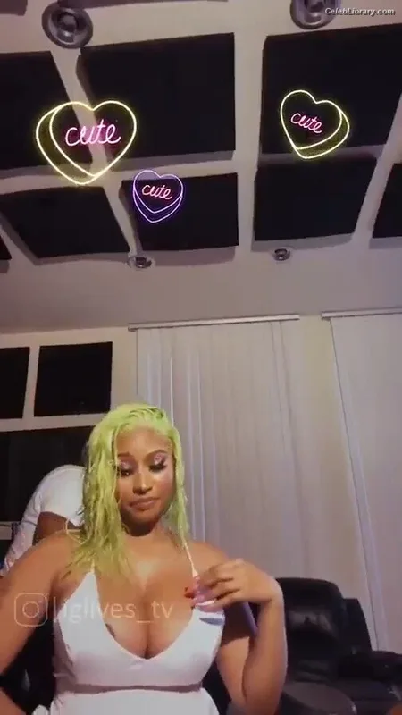 Nicki Minaj photo 16 of 983