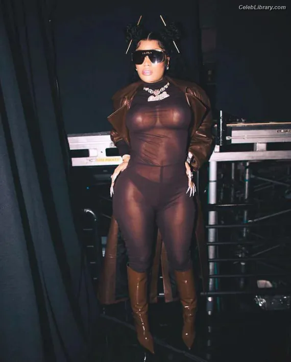 Nicki Minaj photo 5 of 983