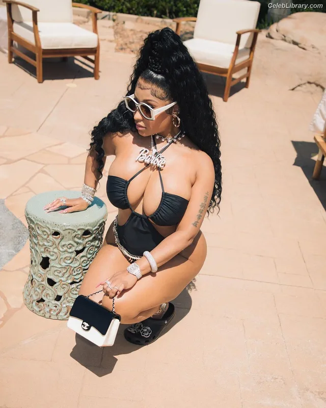 Nicki Minaj photo 11 of 983