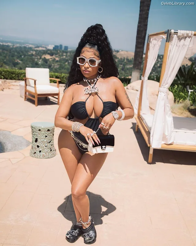 Nicki Minaj photo 14 of 983