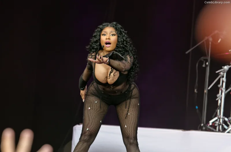Nicki Minaj photo 18 of 983