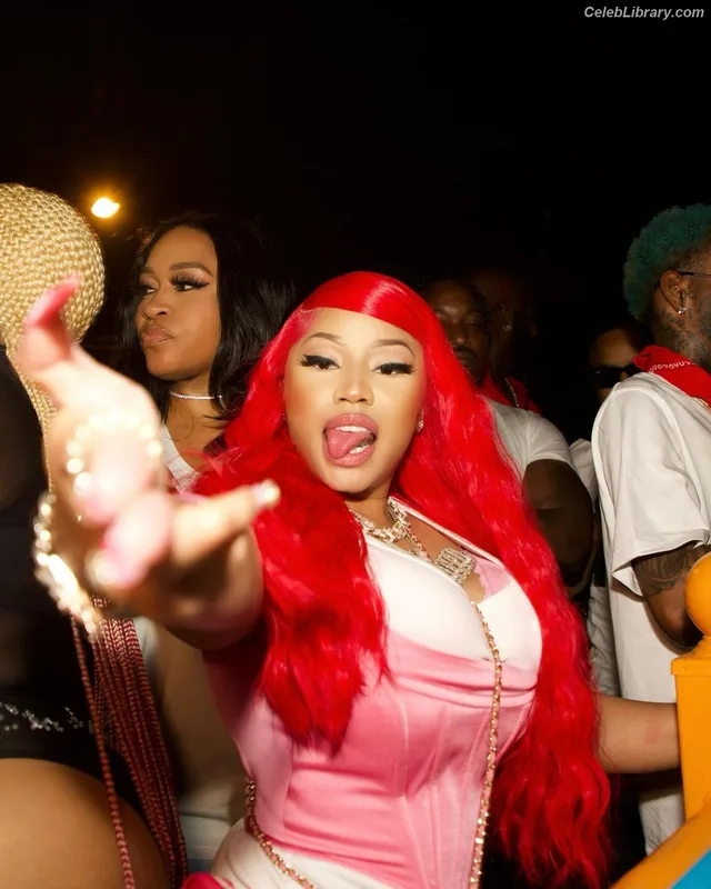 Nicki Minaj photo 9 of 983