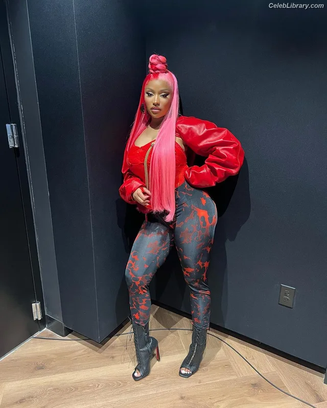 Nicki Minaj photo 10 of 983