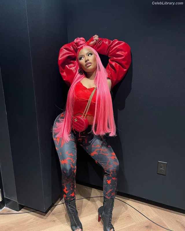 Nicki Minaj photo 1 of 983