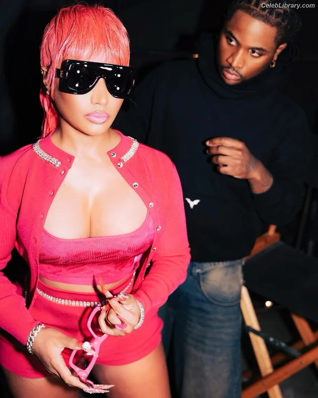 Nicki Minaj photo 1 of 983