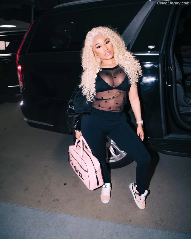 Nicki Minaj photo 18 of 983