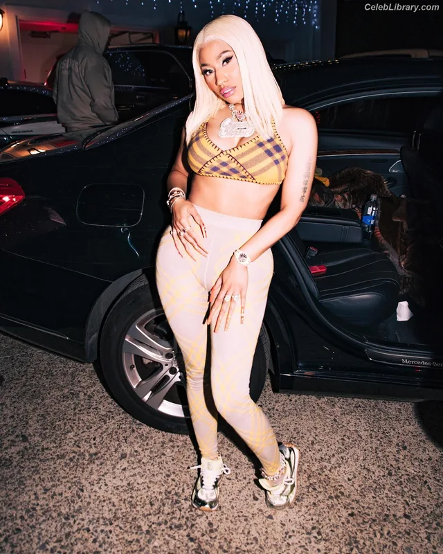 Nicki Minaj photo 4 of 983