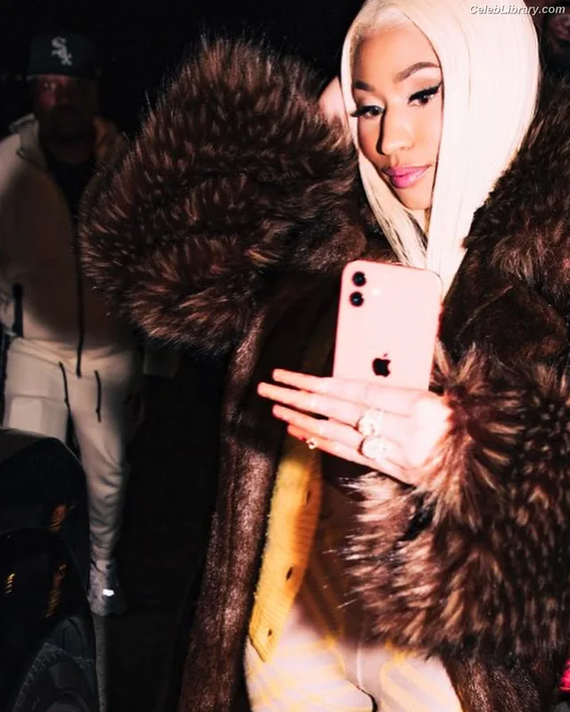 Nicki Minaj photo 7 of 983