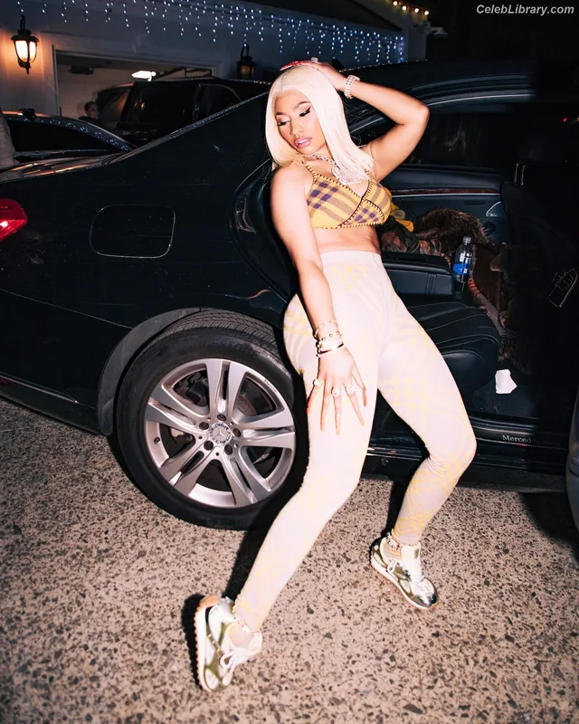 Nicki Minaj photo 9 of 983