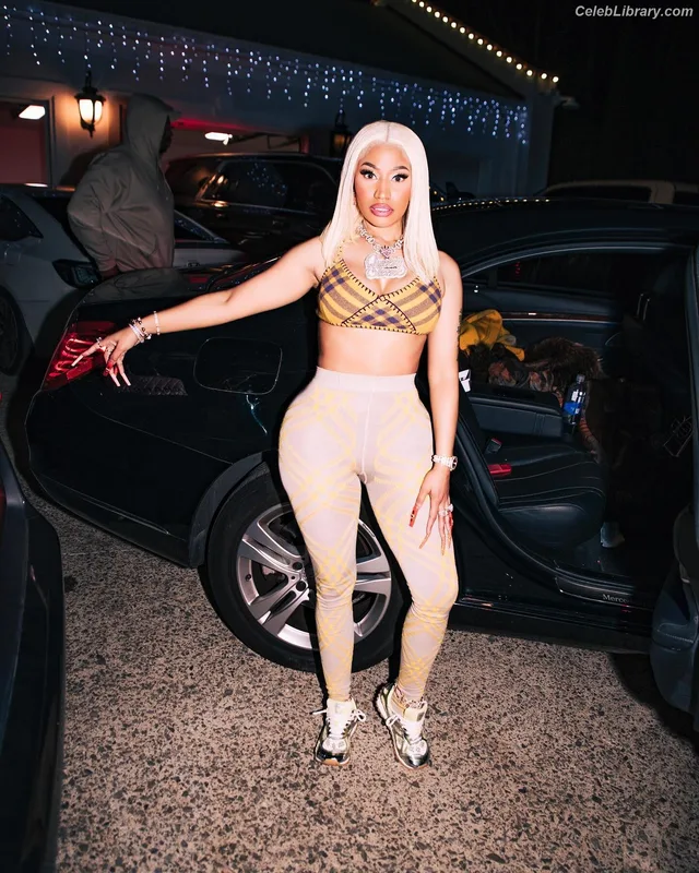 Nicki Minaj photo 10 of 983