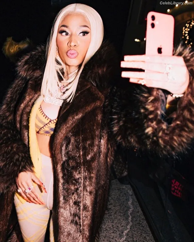 Nicki Minaj photo 11 of 983