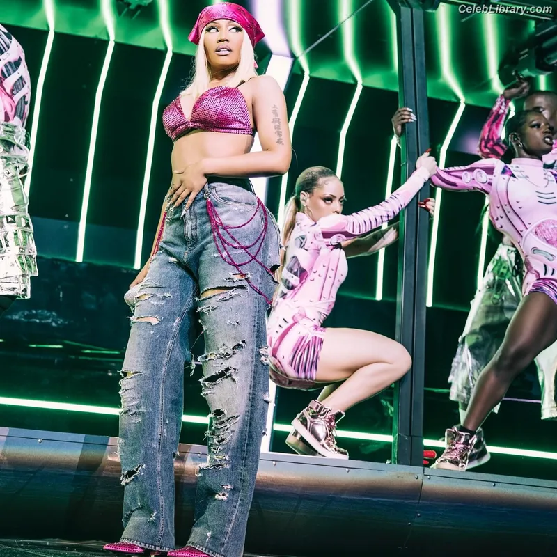 Nicki Minaj photo 4 of 983