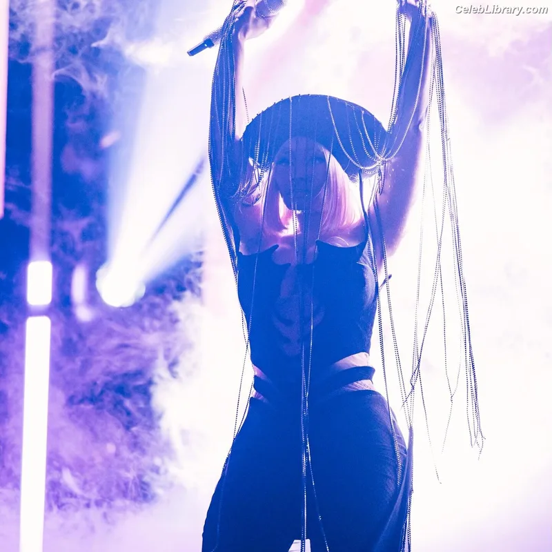 Nicki Minaj photo 6 of 983