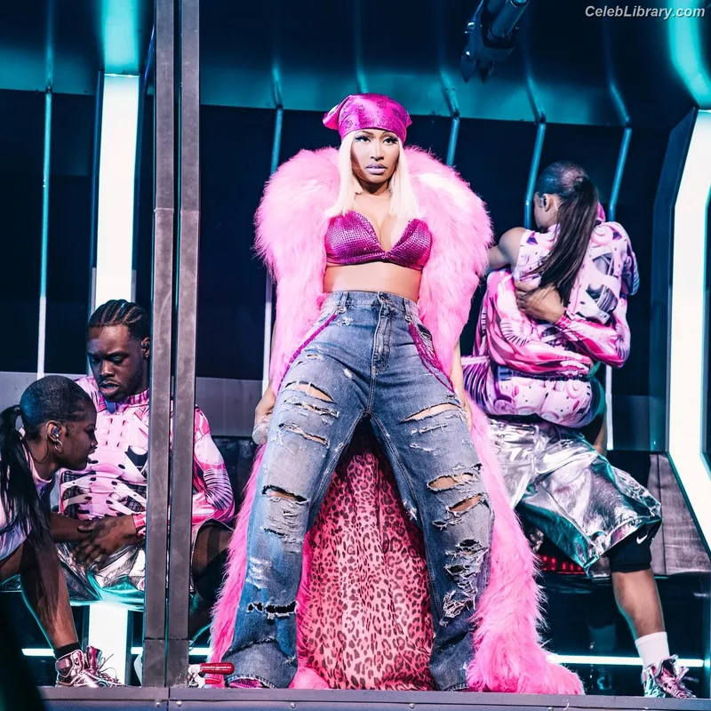 Nicki Minaj photo 10 of 983