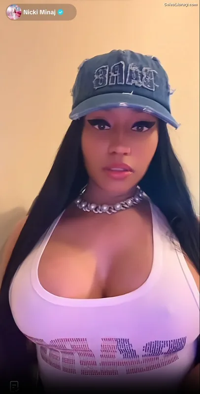 Nicki Minaj photo 1 of 983