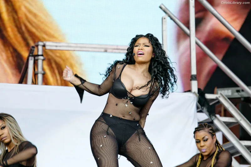 Nicki Minaj photo 16 of 983