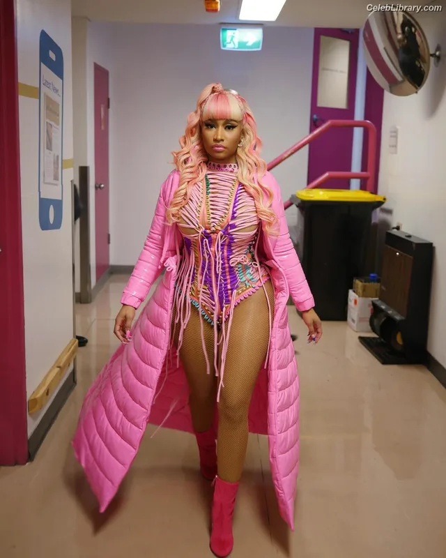 Nicki Minaj photo 7 of 983