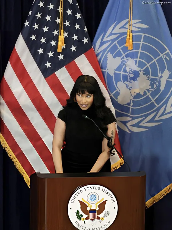 Nicki Minaj photo 2 of 983