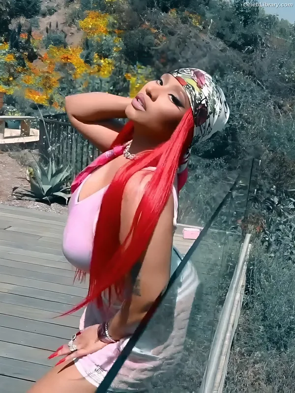 Nicki Minaj photo 16 of 983